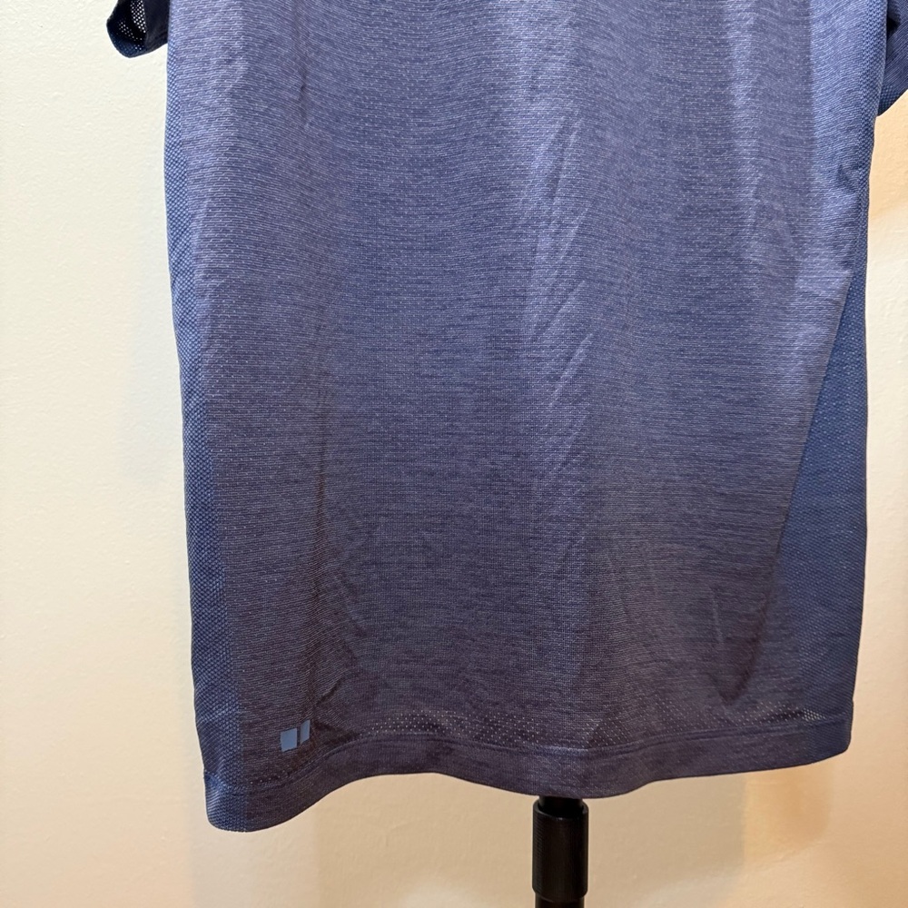 Uniqlo Men's Heathered Blue Short Sleeve Tee - Picture 7 of 7